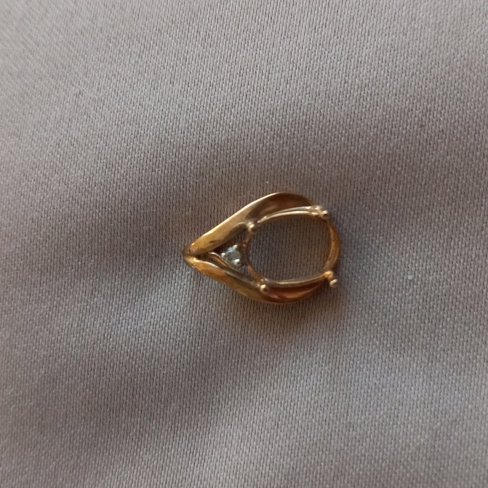 10K Yellow Gold w Diamond Pendant Casting.